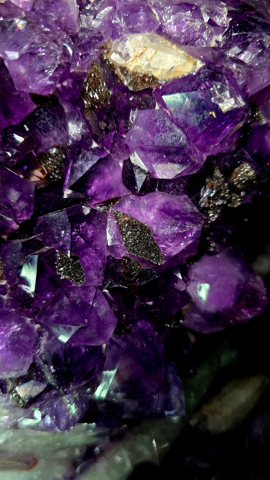 Extra Quality Amethyst Heart Geode with Hematite & UV Reactive Manganoan Calcite – Minas Gerais, Brazil – 62.21 lbs
