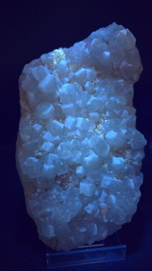 White Chabazite After Apophyllite on Chalcedony with UV Reactive Calcite – Maharashtra, India – 1.67 lbs