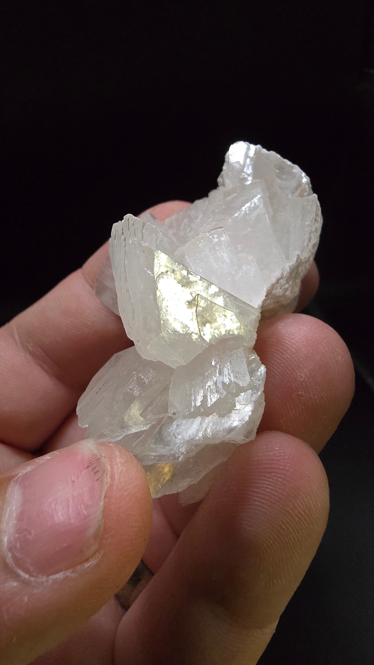 White Pearl Heulandite Crown Formation – Maharashtra, India – 0.09 lbs