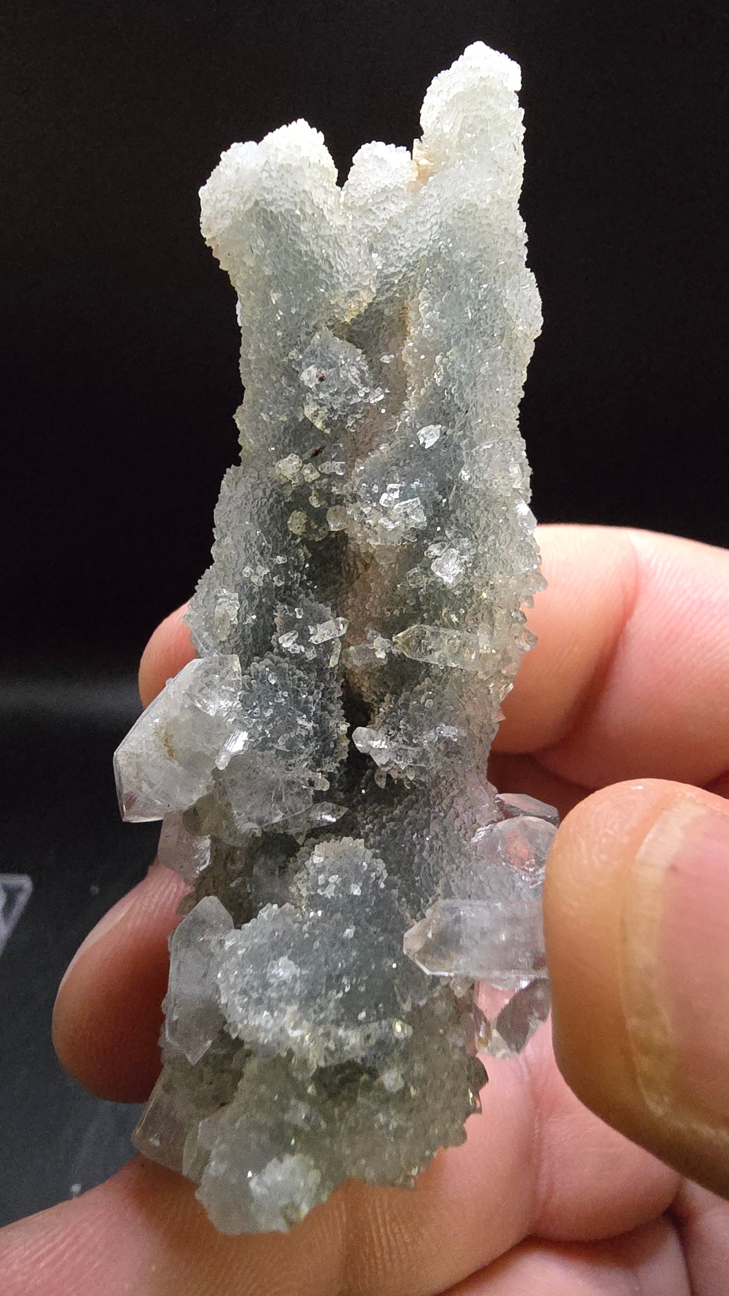 Midnight Apophyllite – Maharashtra, India – 0.09 lbs