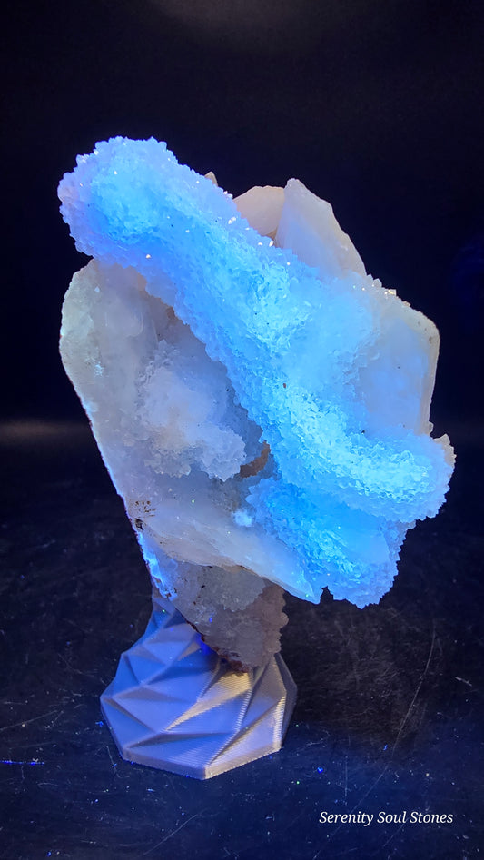 UV-Reactive Apophyllite and Stilbite Stalactitic Formation – Jalgaon, India – 0.21 lbs