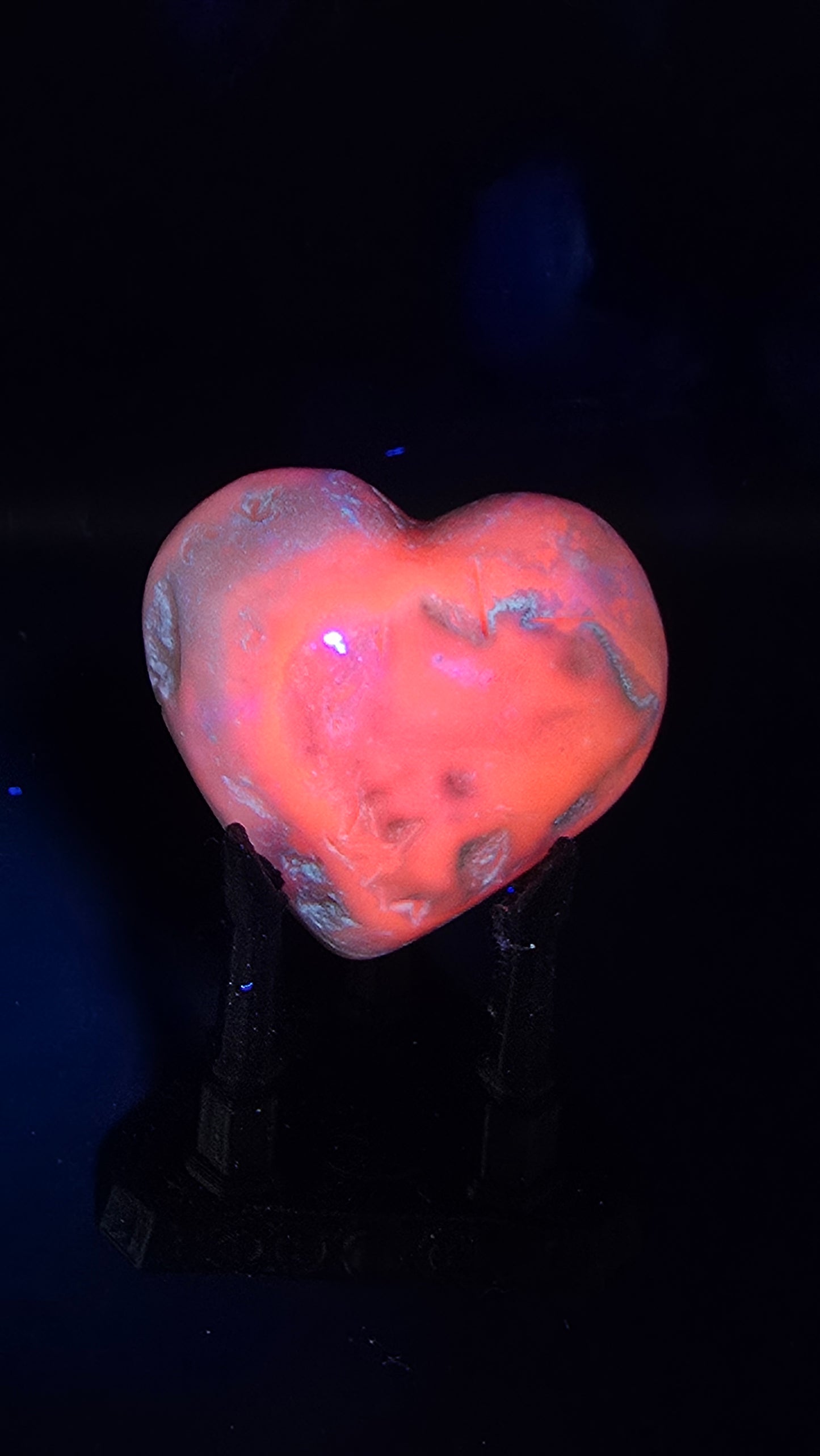 Manganoan Calcite Heart – UV Reactive – Peru – 2.1 oz
