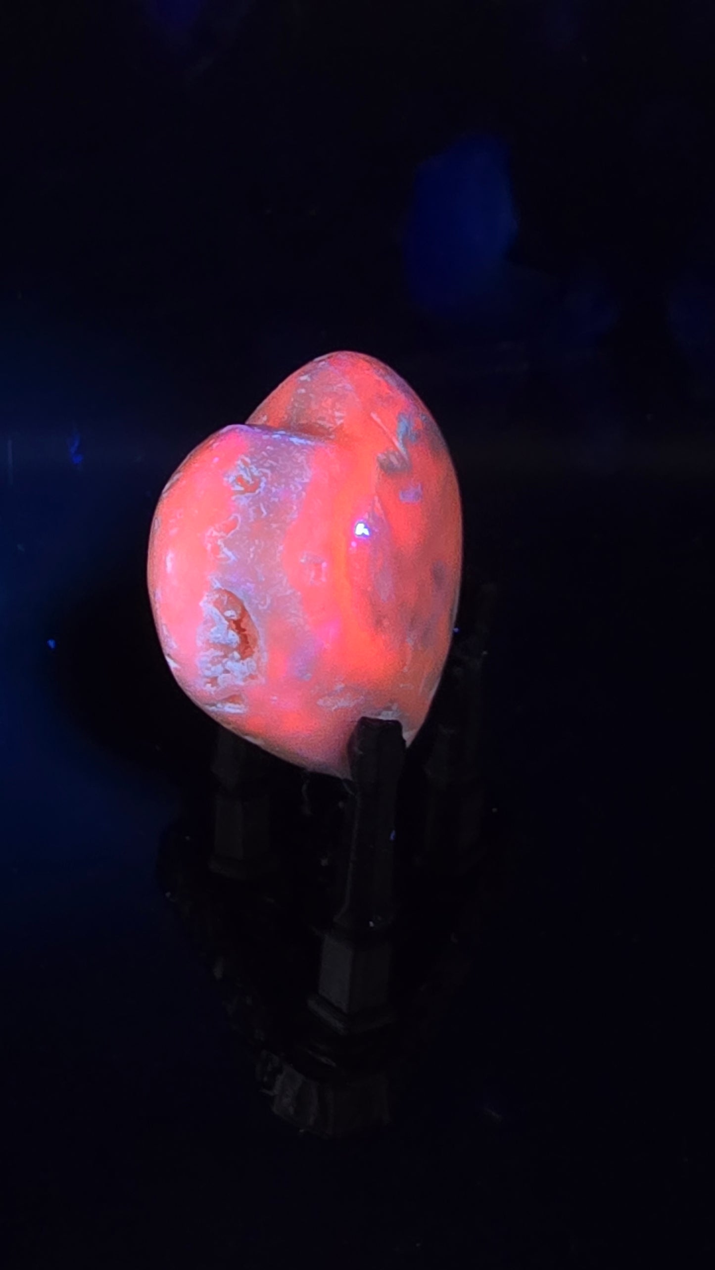 Manganoan Calcite Heart – UV Reactive – Peru – 2.1 oz