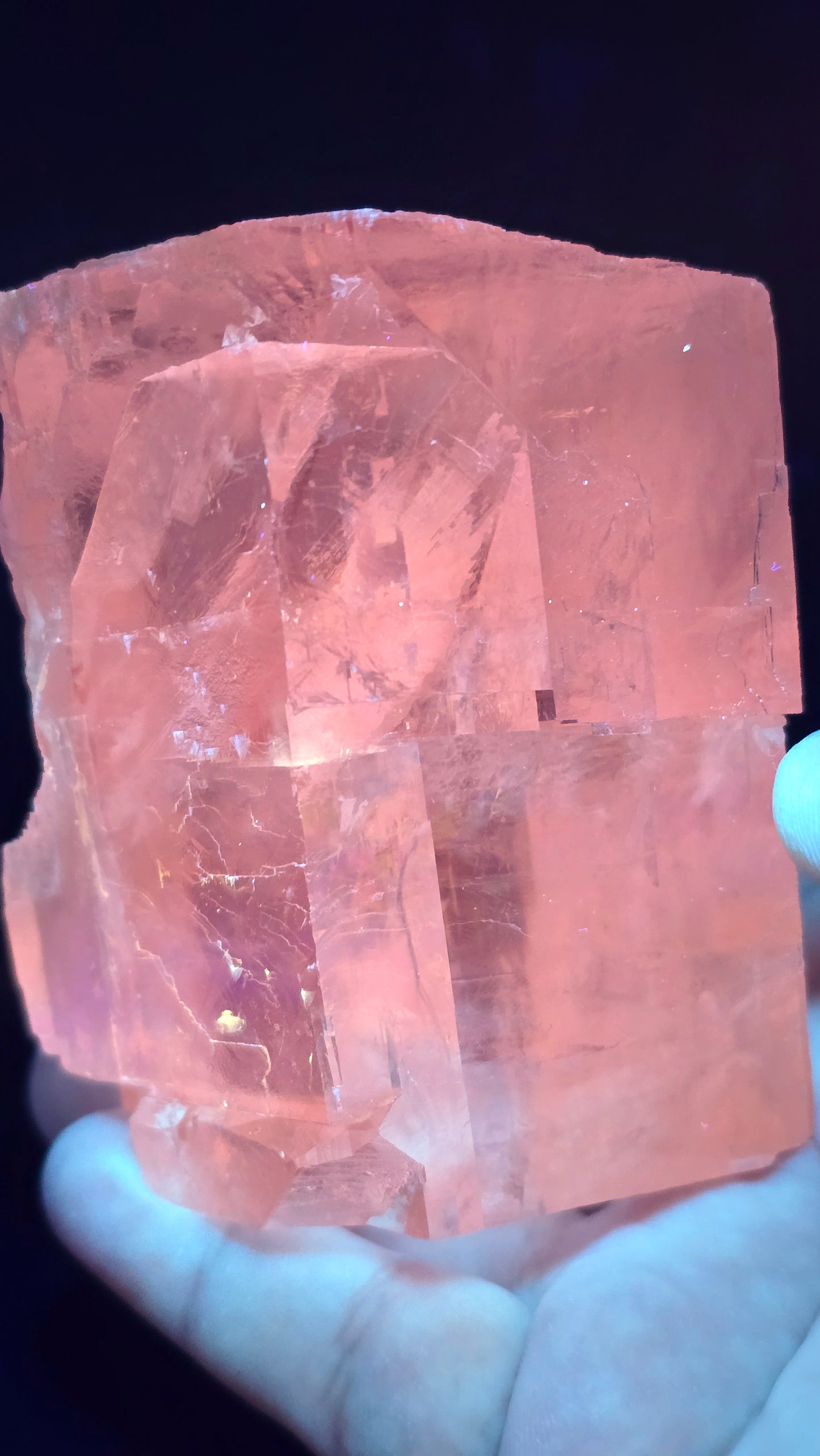 Optical Calcite (Iceland Spar Variety) – Maharashtra, India – UV Reactive – 1.02 lbs