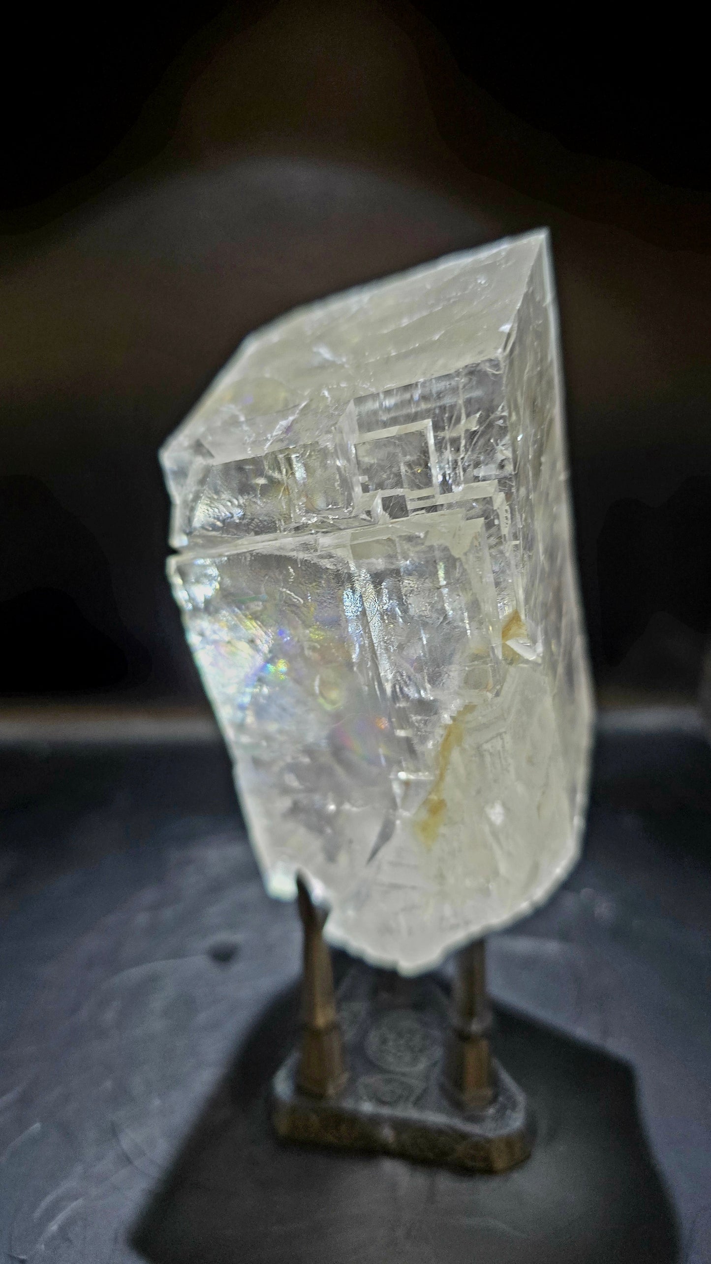 Optical Calcite (Iceland Spar Variety) – Maharashtra, India – UV Reactive – 1.02 lbs