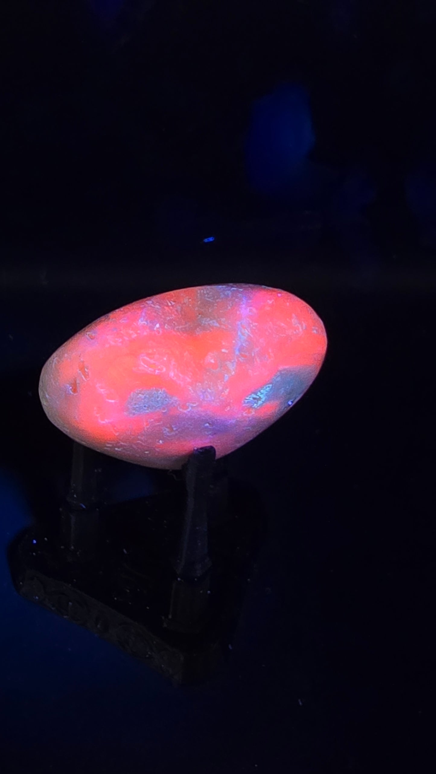 Manganoan Calcite Heart – UV Reactive – Peru – 2.1 oz